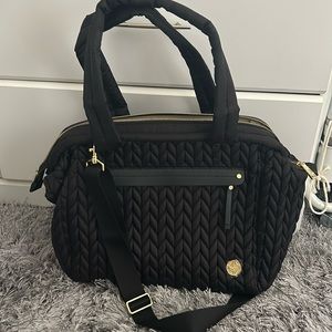 Selling the Happ Paige carryall. New I haven’t use it .